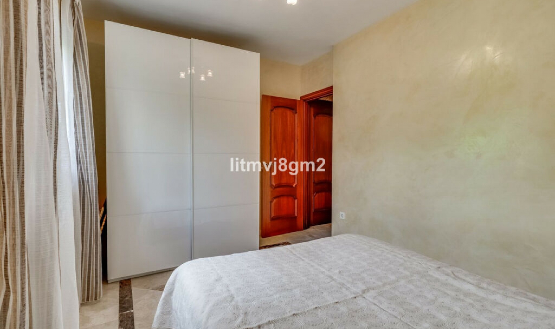Resale - House -
Artola