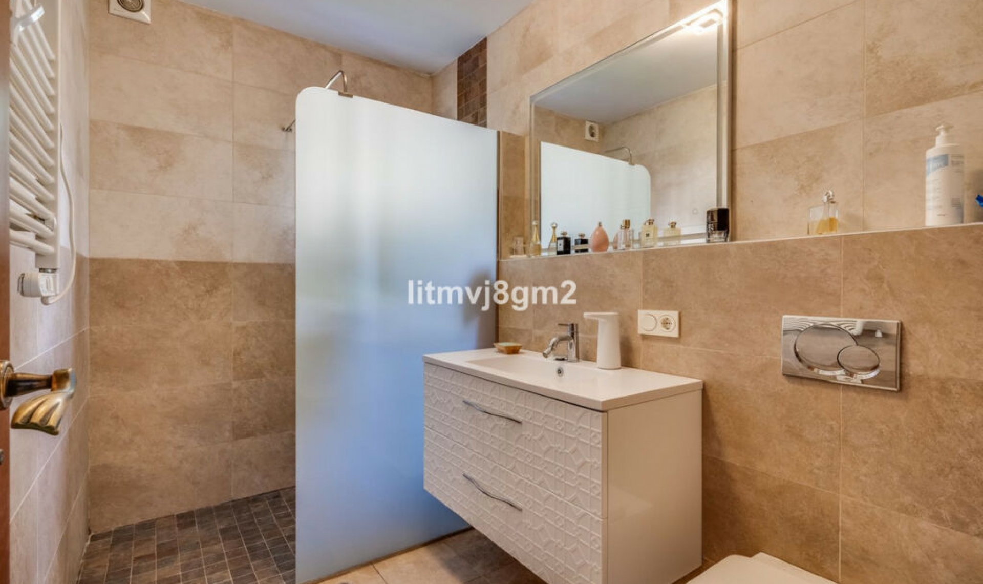 Resale - House -
Artola