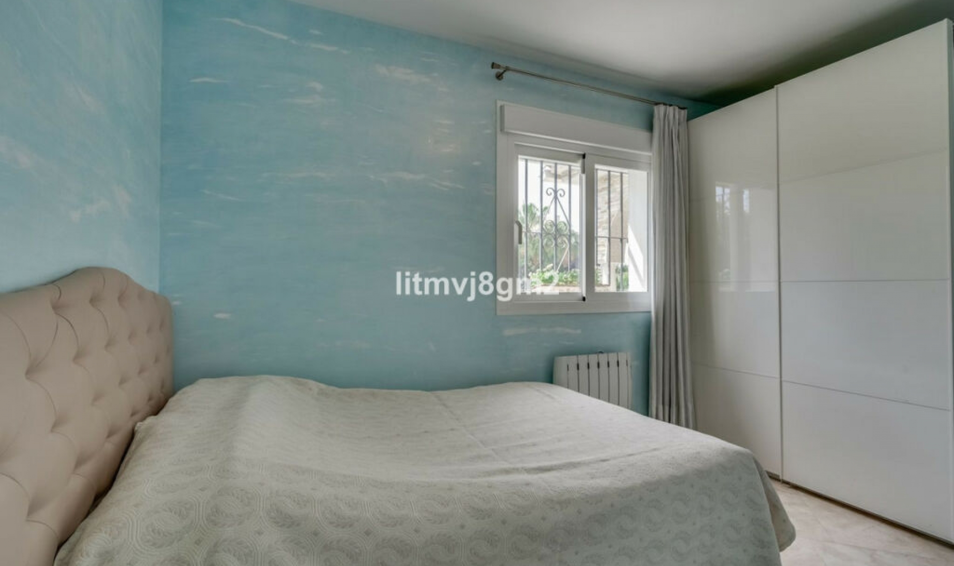 Resale - House -
Artola
