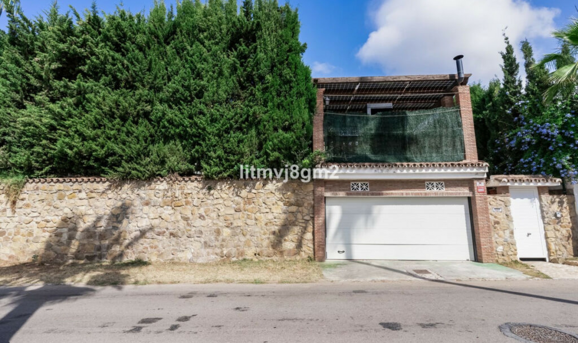Resale - House -
Artola