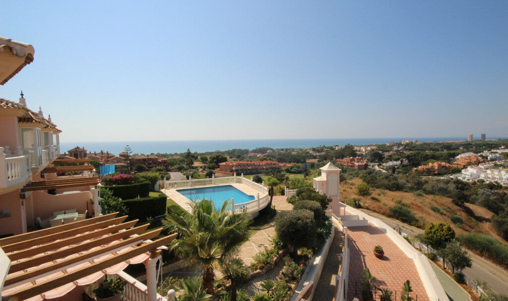 Resale - House -
Artola