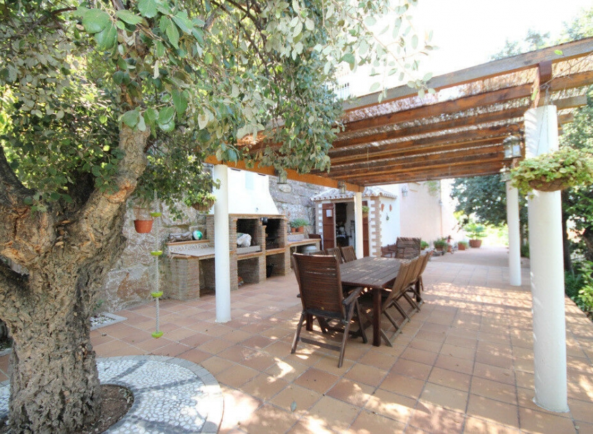 Resale - House -
Artola