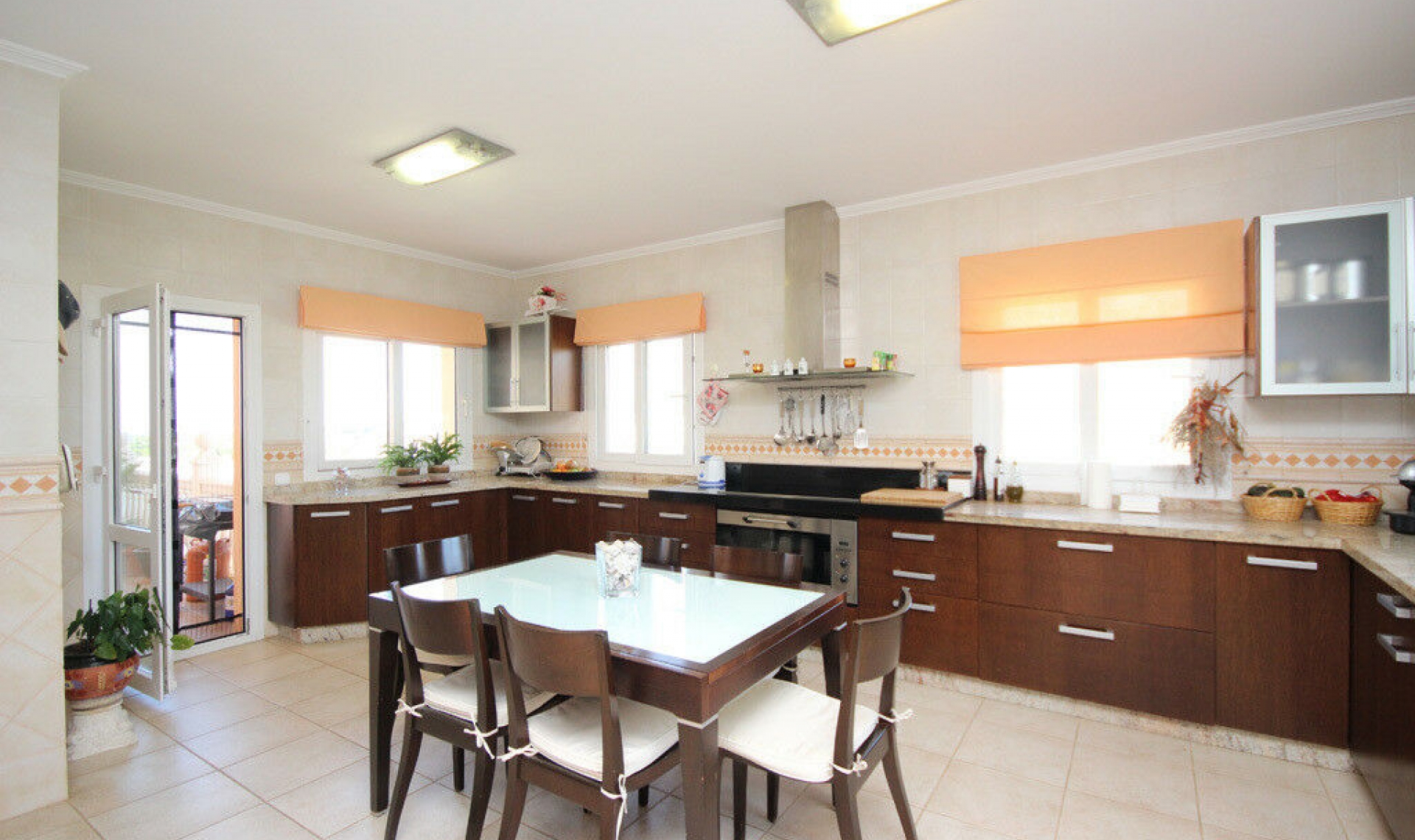 Resale - House -
Artola