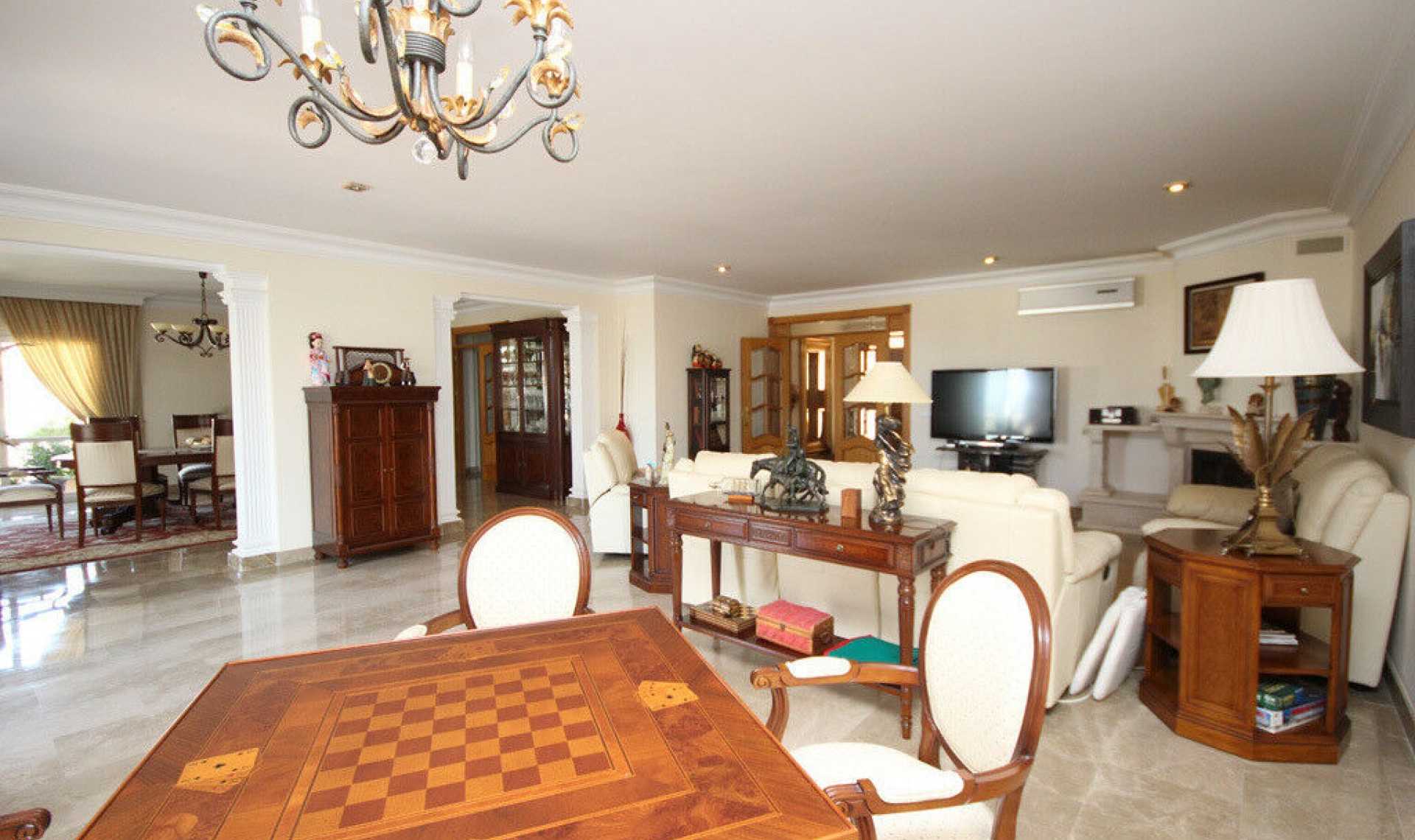 Resale - House -
Artola