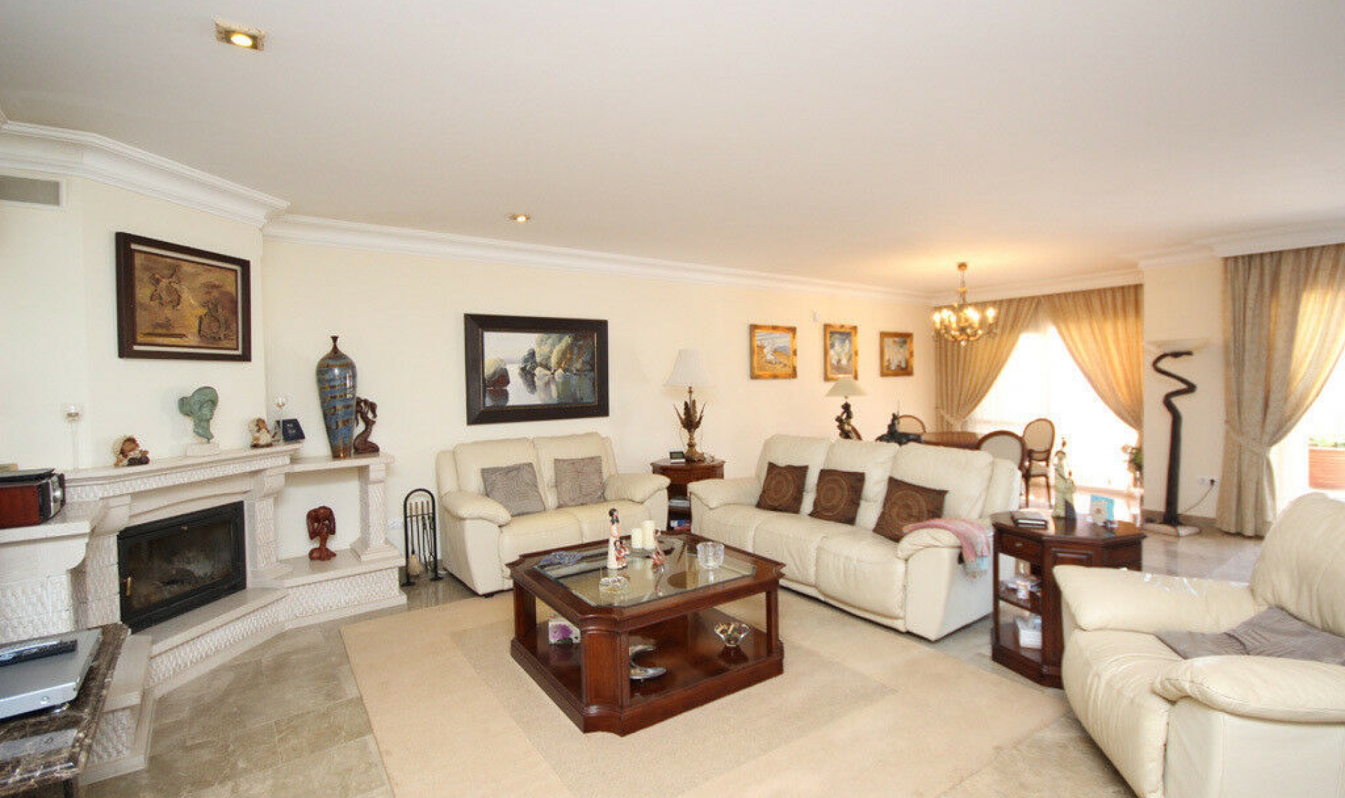 Resale - House -
Artola