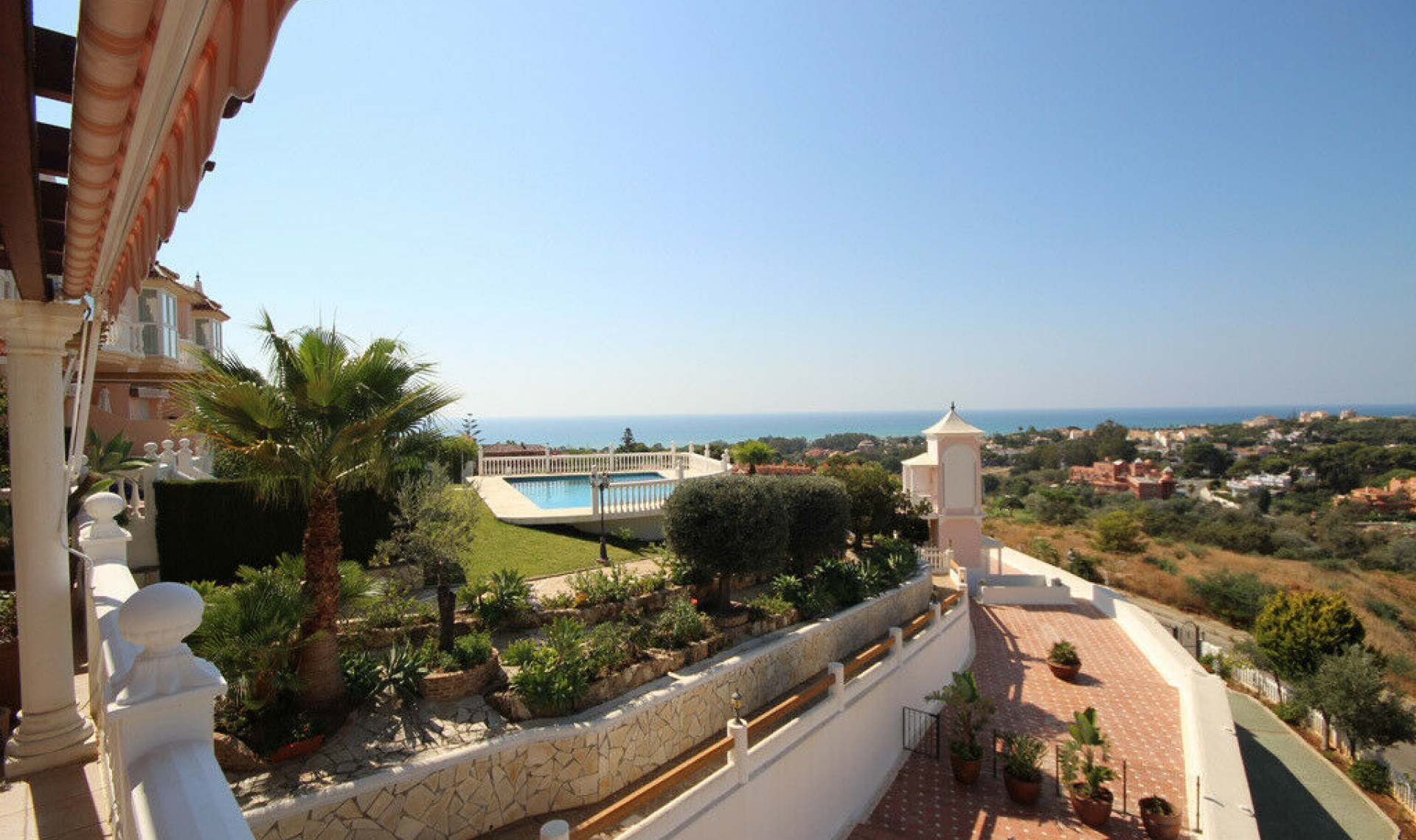 Resale - House -
Artola