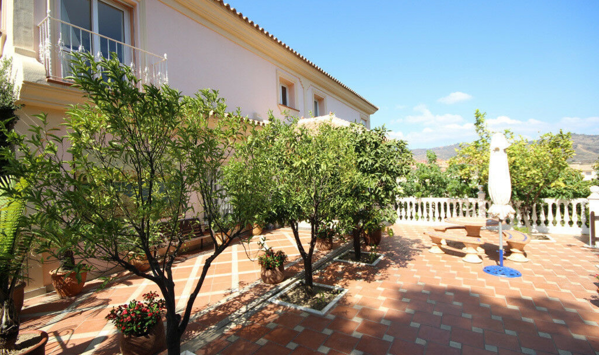 Resale - House -
Artola