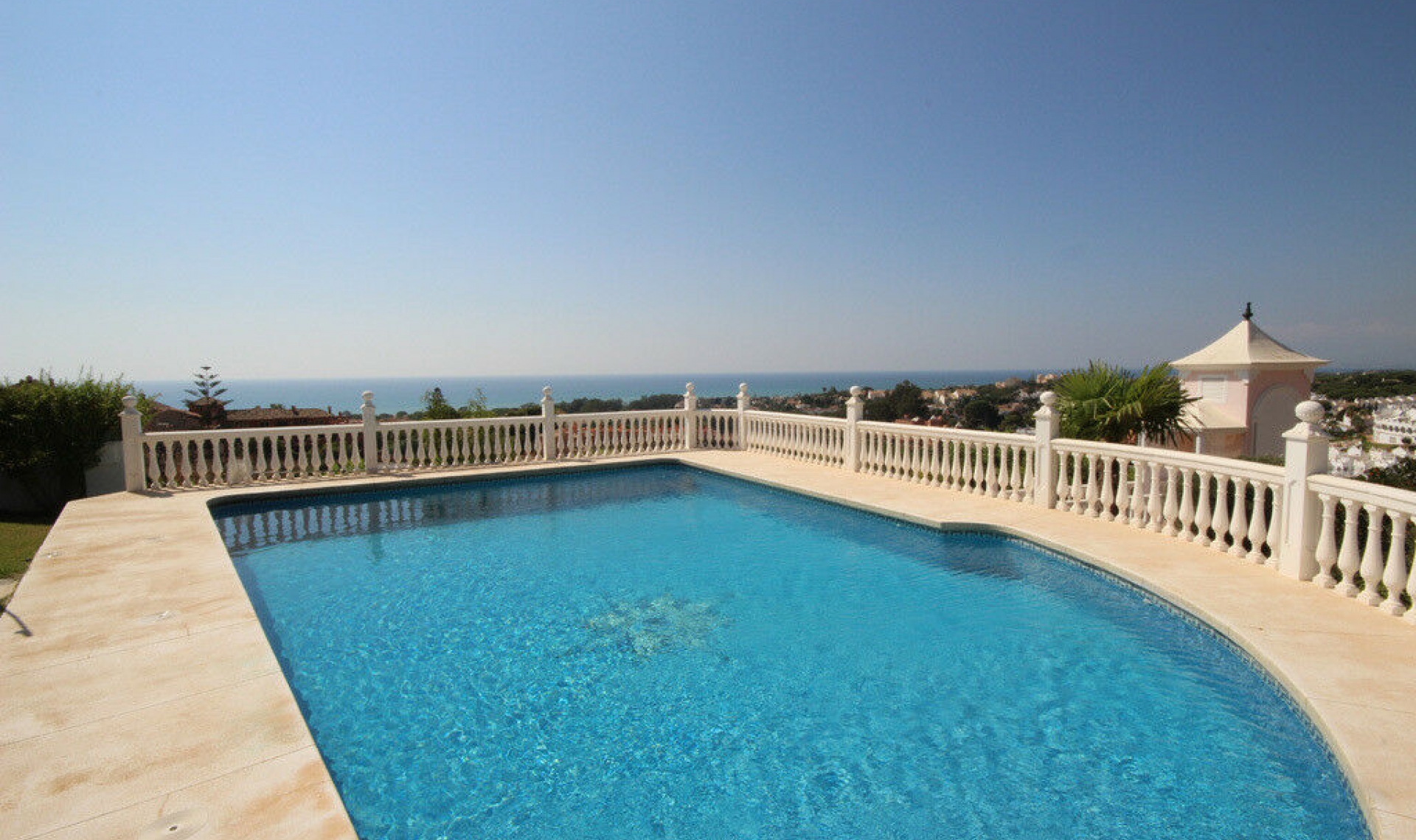 Resale - House -
Artola