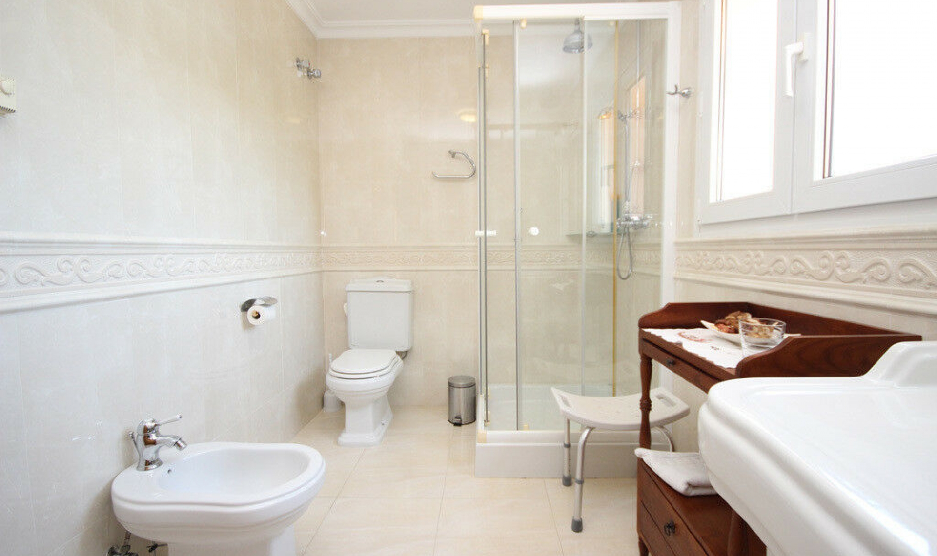 Resale - House -
Artola