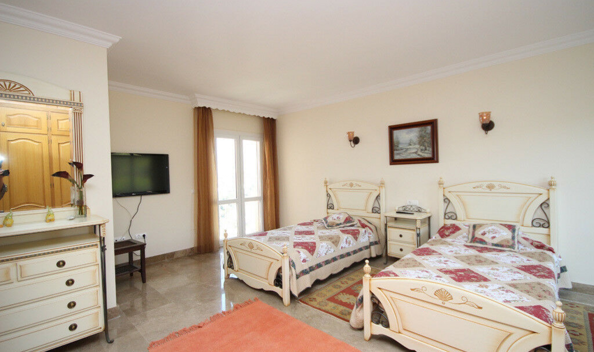 Resale - House -
Artola