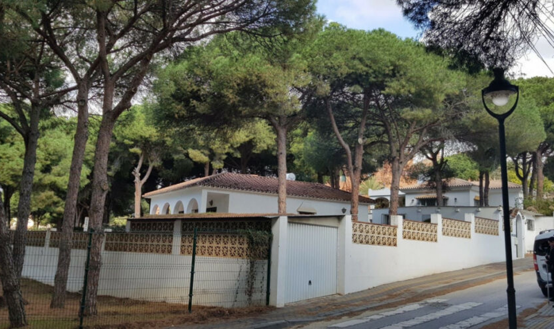 Resale - House -
Artola