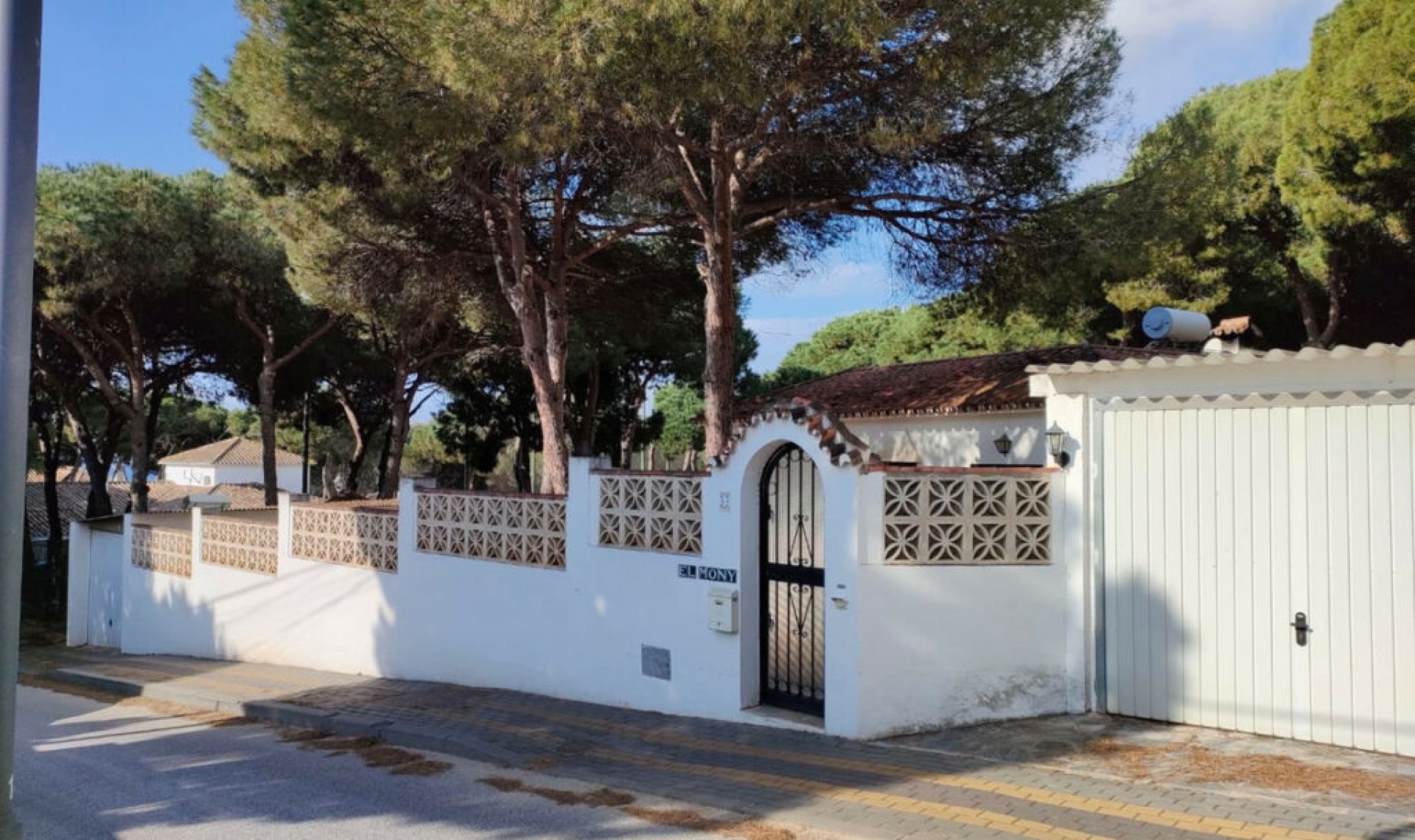 Resale - House -
Artola