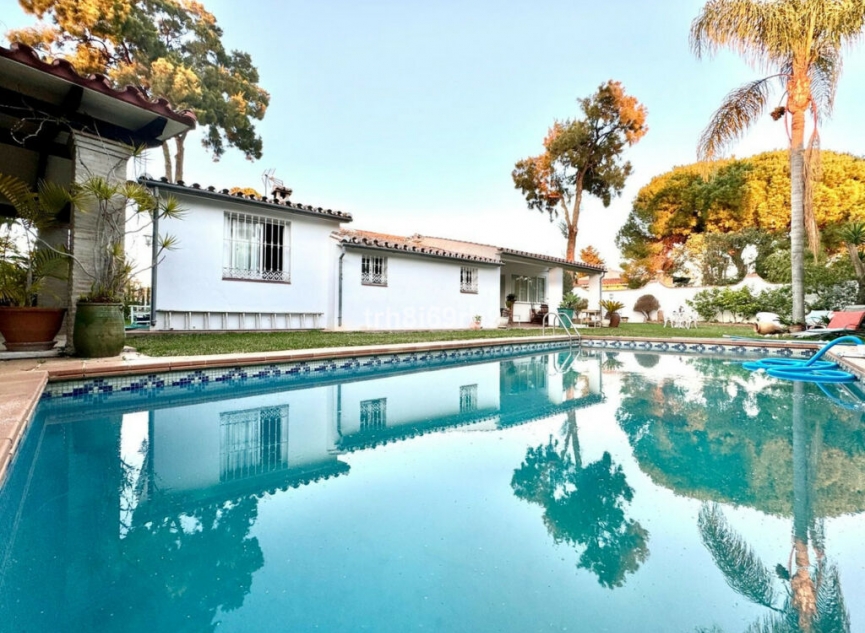 Resale - House -
Atalaya