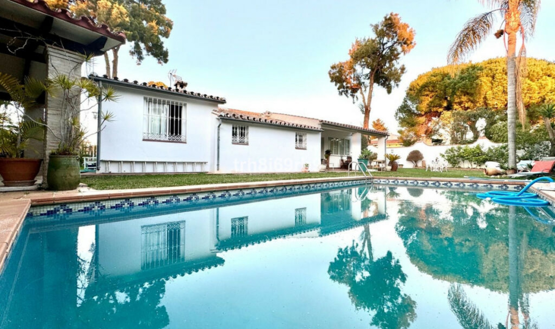 Resale - House -
Atalaya