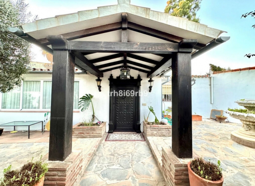 Resale - House -
Atalaya