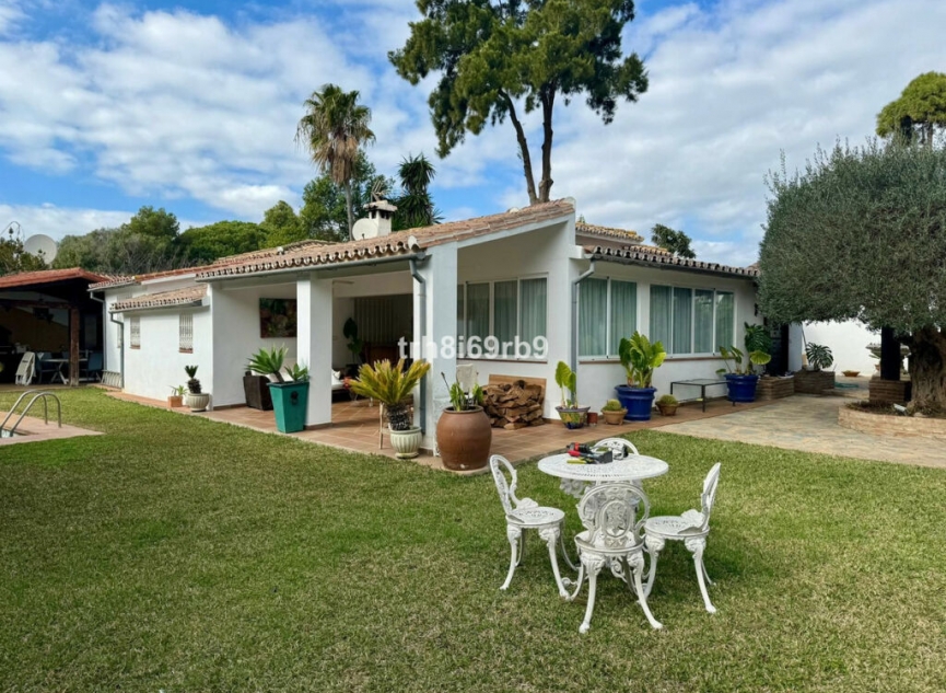 Resale - House -
Atalaya