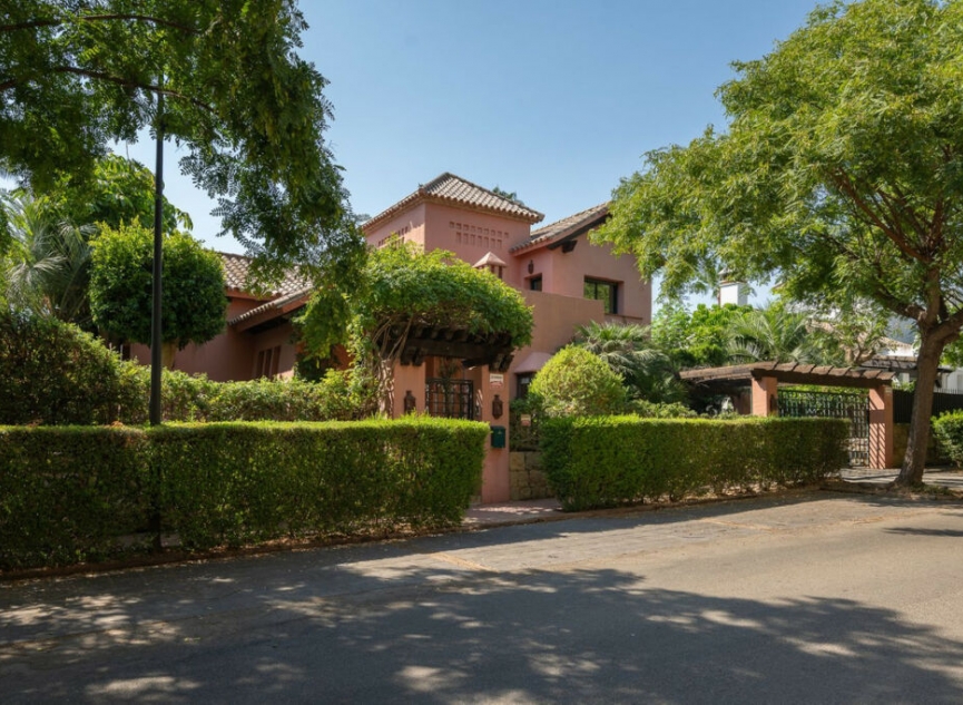 Resale - House -
Atalaya