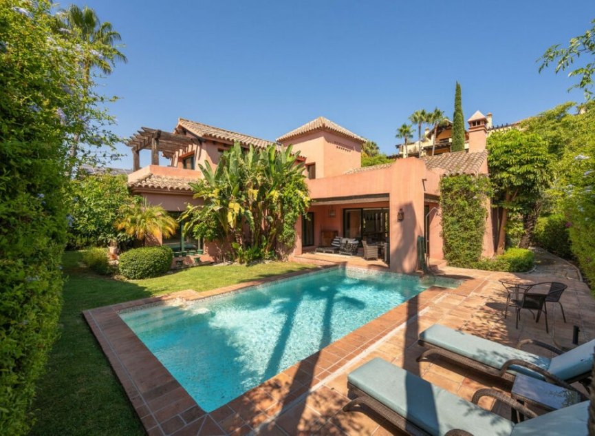 Resale - House -
Atalaya