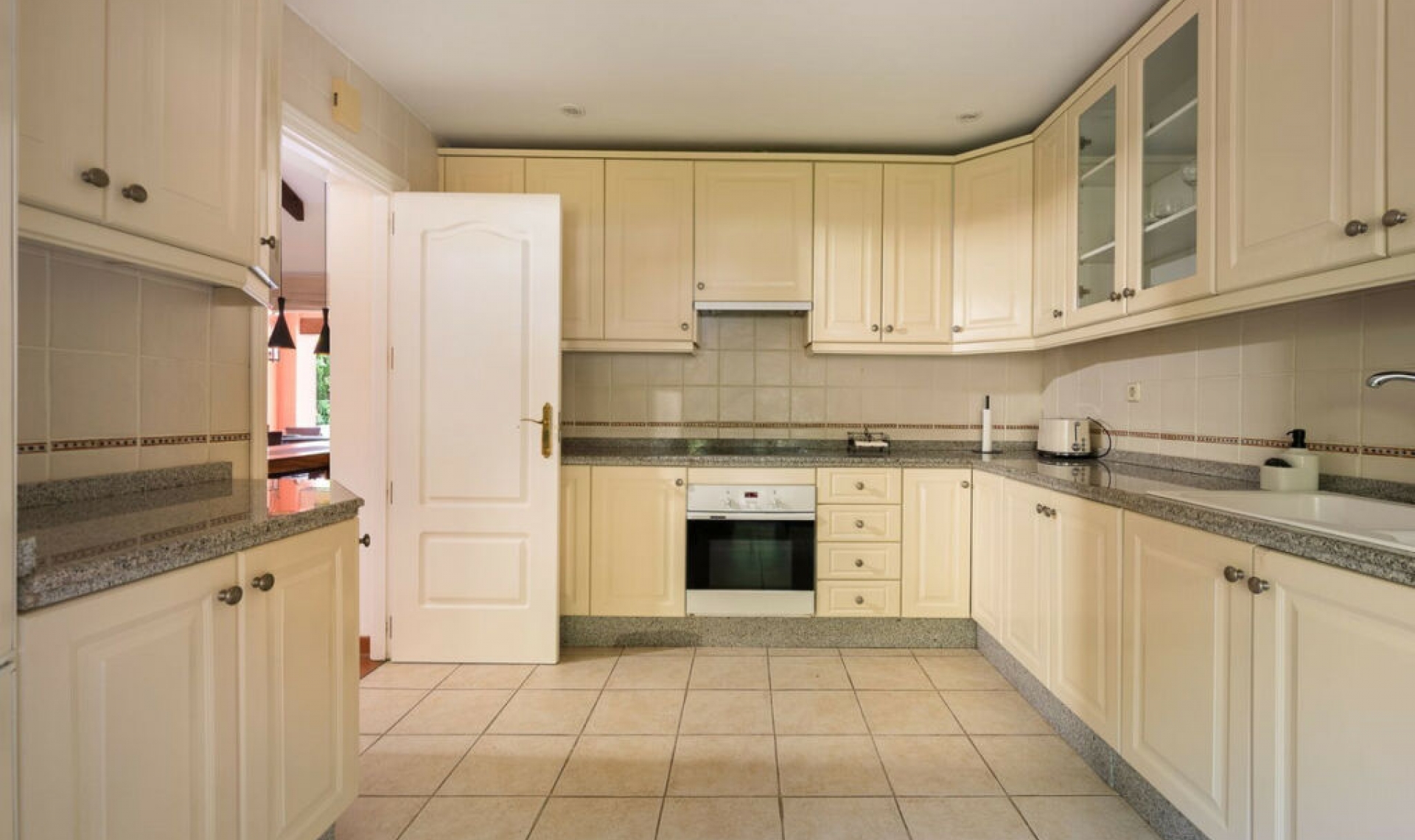 Resale - House -
Atalaya