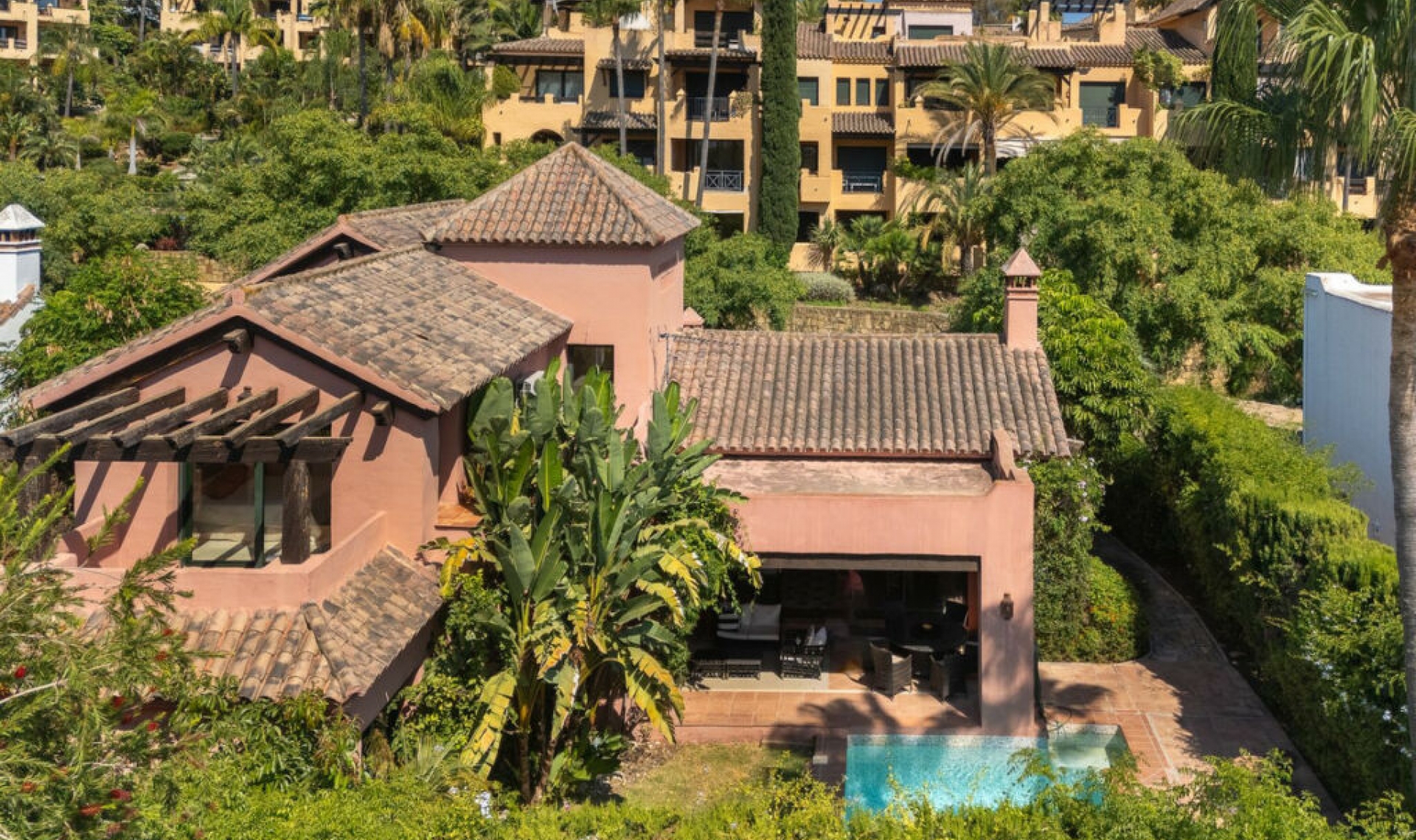 Resale - House -
Atalaya