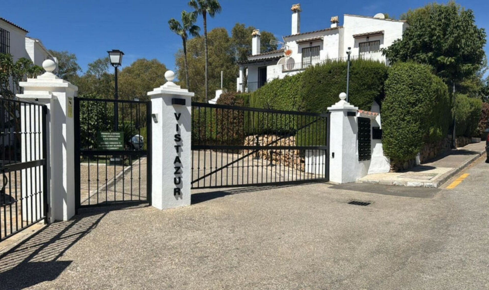 Resale - House -
Atalaya