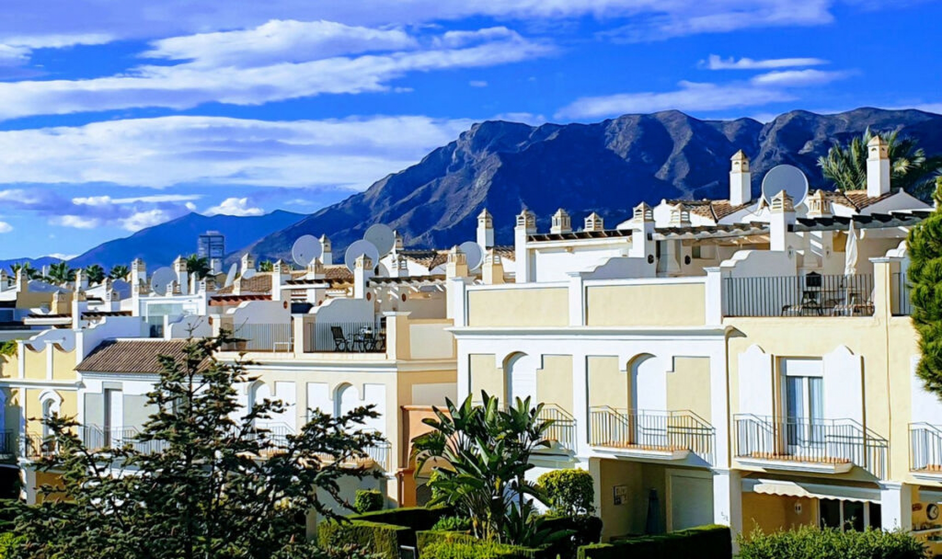 Resale - House -
Bahía de Marbella