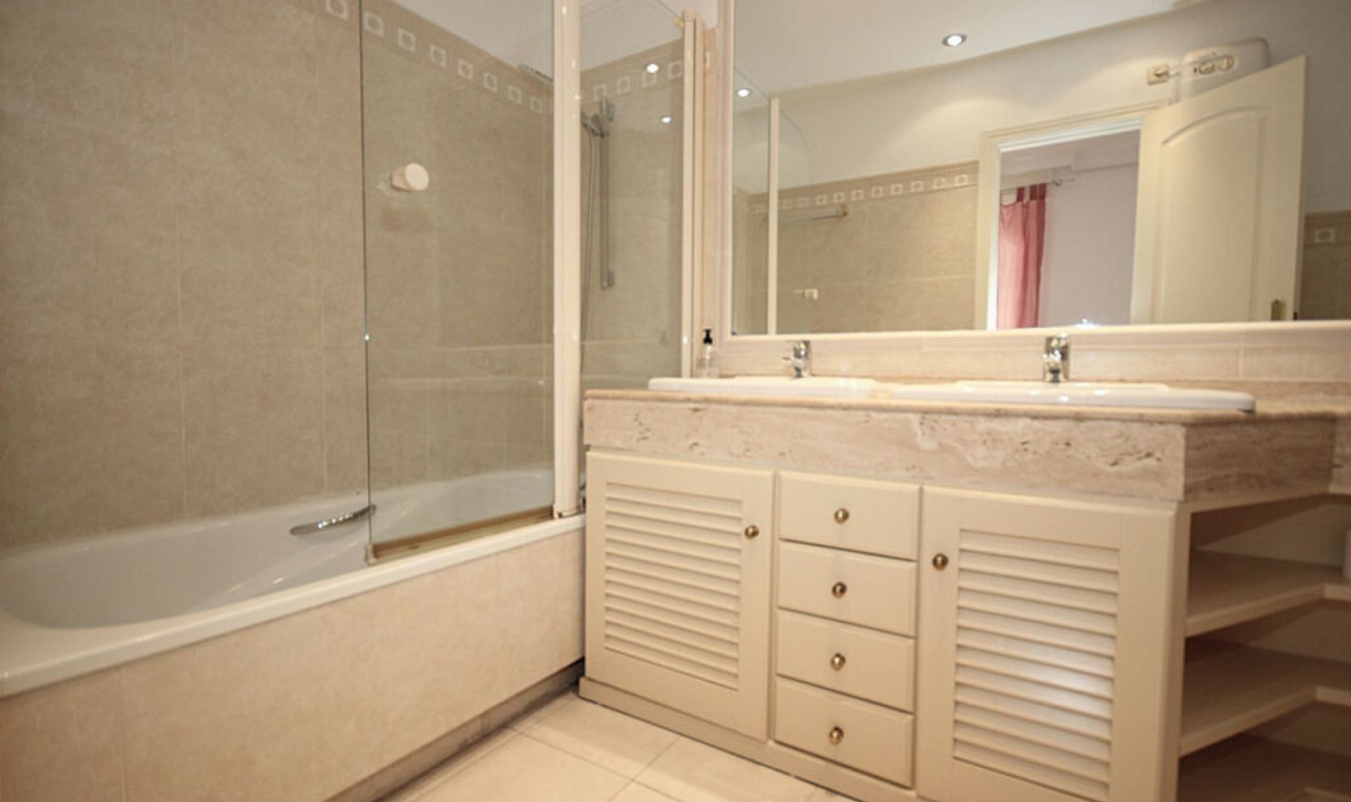 Resale - House -
Bahía de Marbella