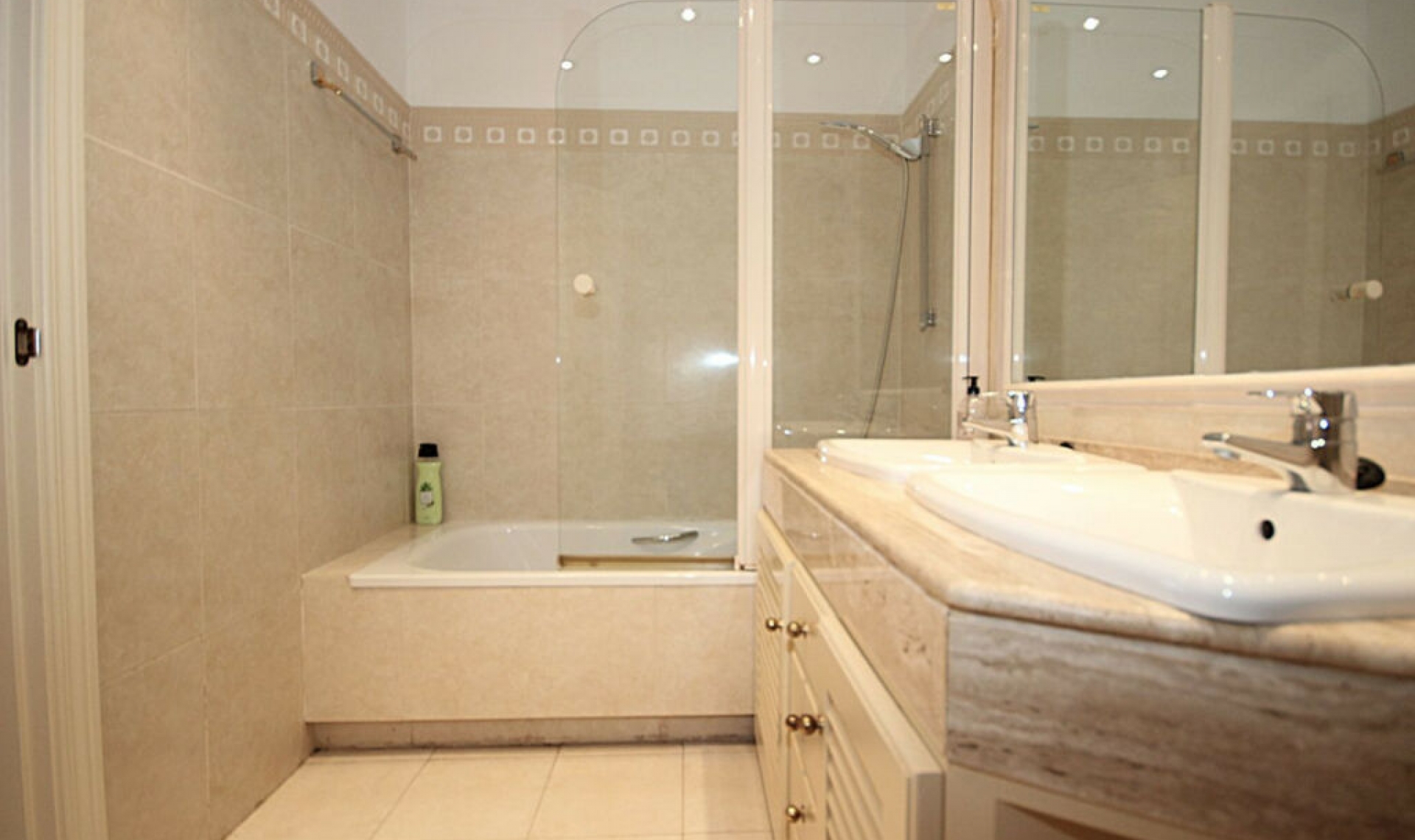 Resale - House -
Bahía de Marbella