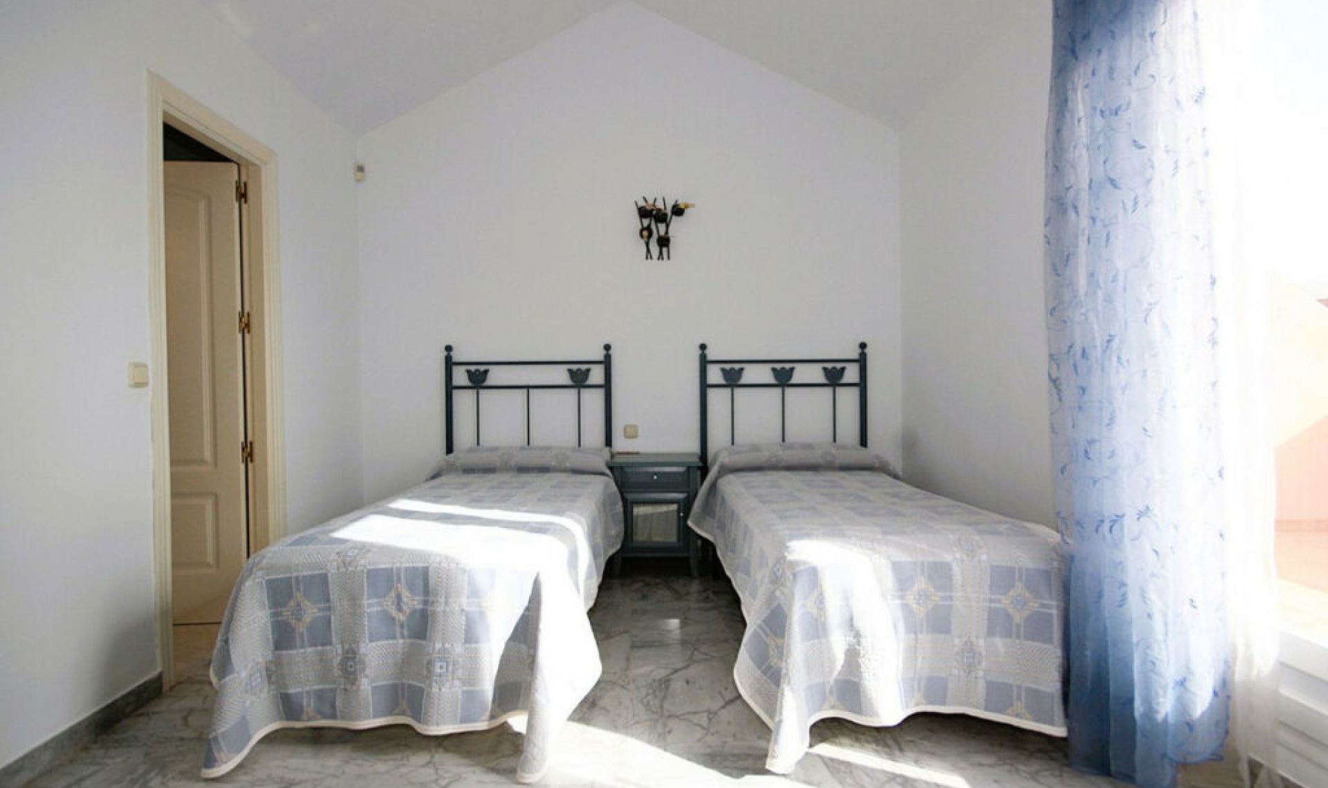 Resale - House -
Bahía de Marbella