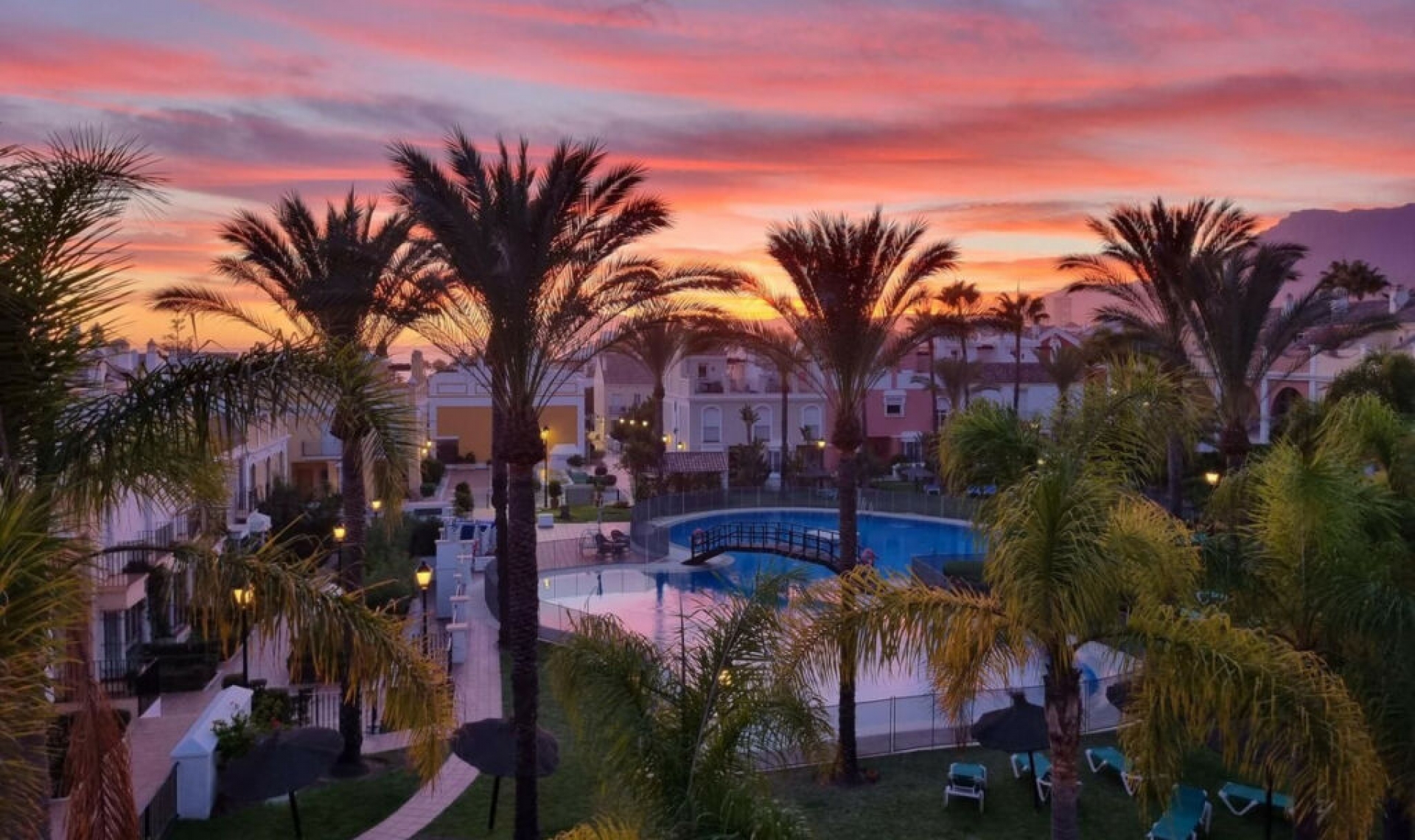 Resale - House -
Bahía de Marbella