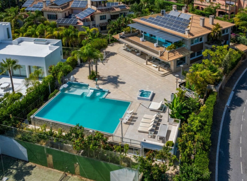 Resale - House -
Bahía de Marbella