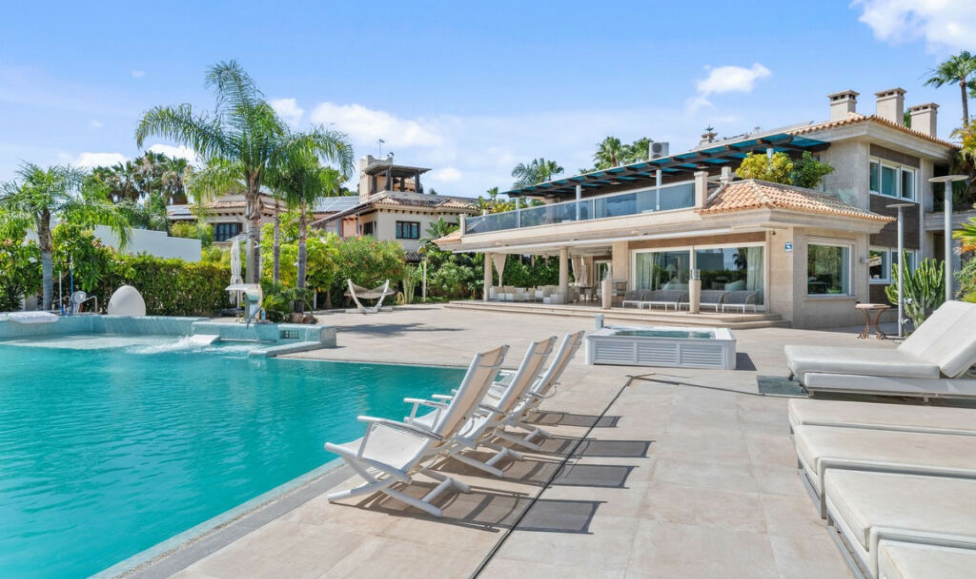 Resale - House -
Bahía de Marbella