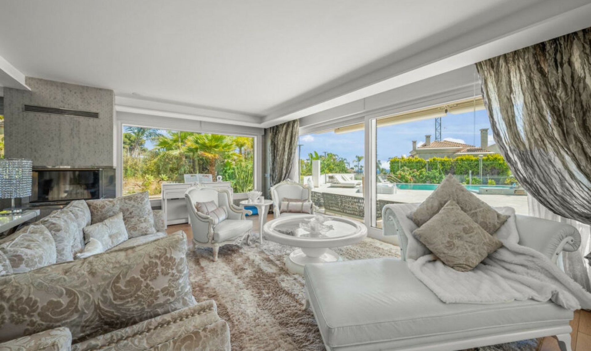 Resale - House -
Bahía de Marbella