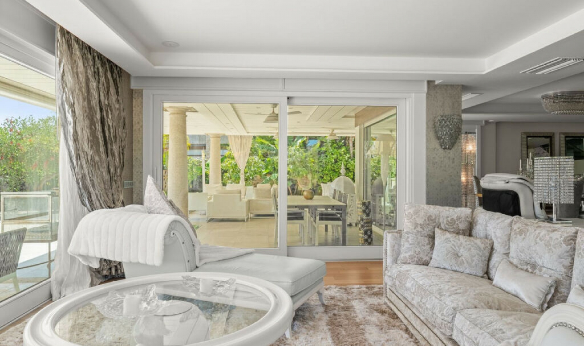 Resale - House -
Bahía de Marbella