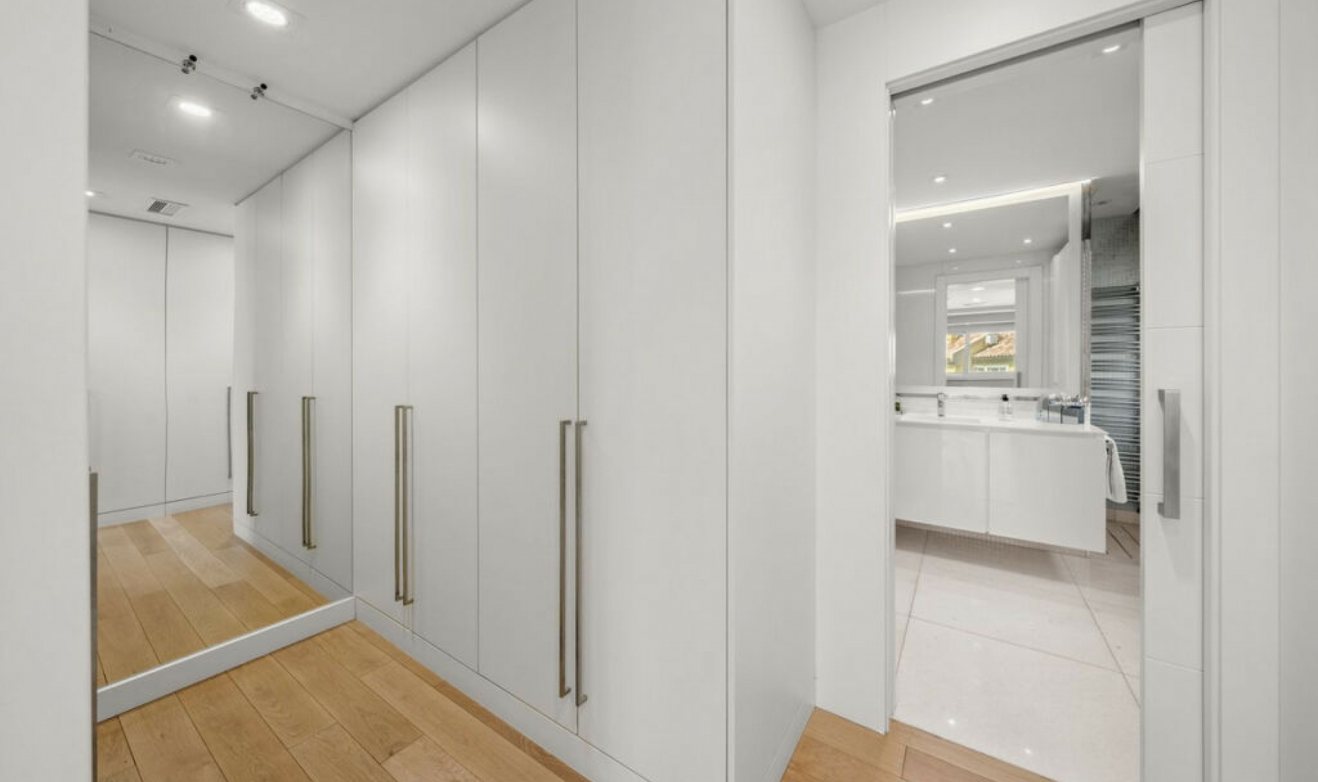 Resale - House -
Bahía de Marbella