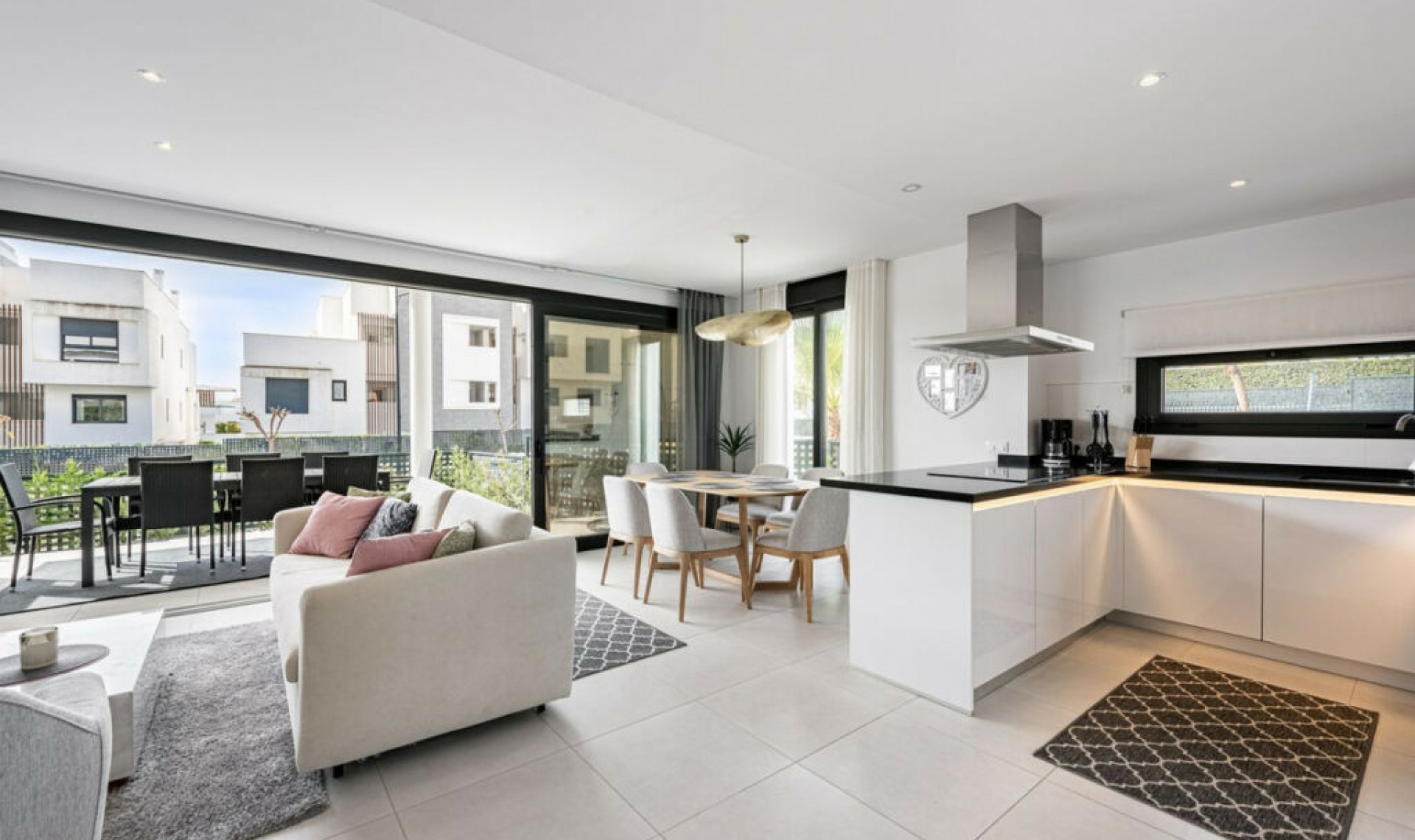 Resale - House -
Bel Air