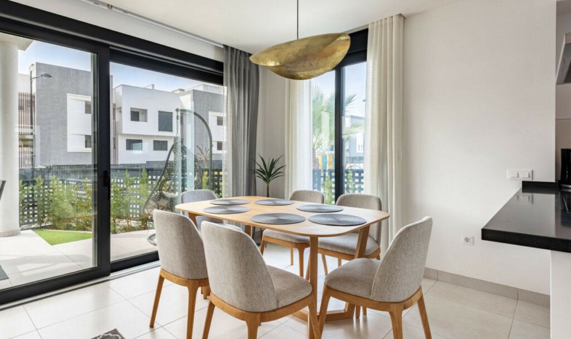 Resale - House -
Bel Air