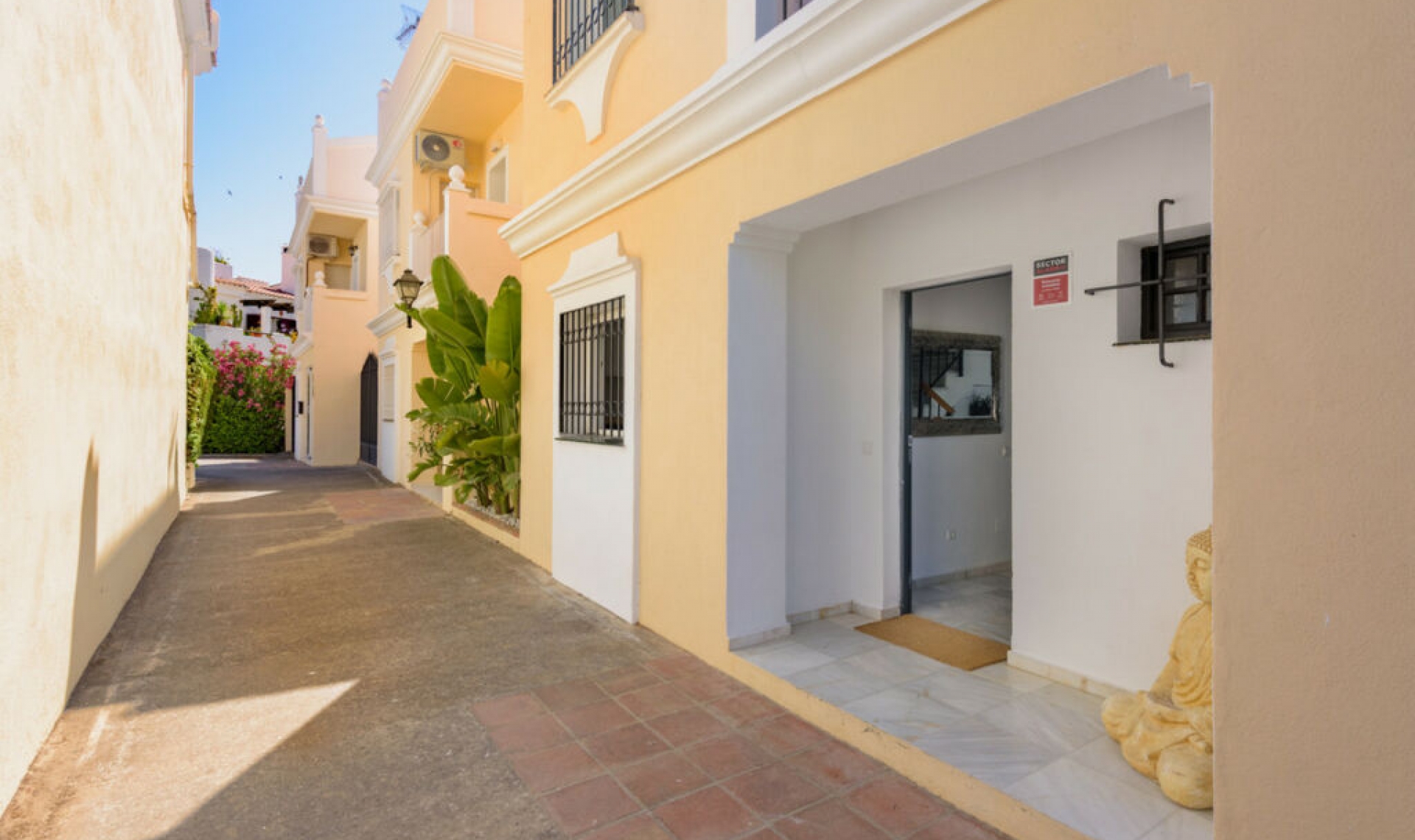 Resale - House -
Bel Air