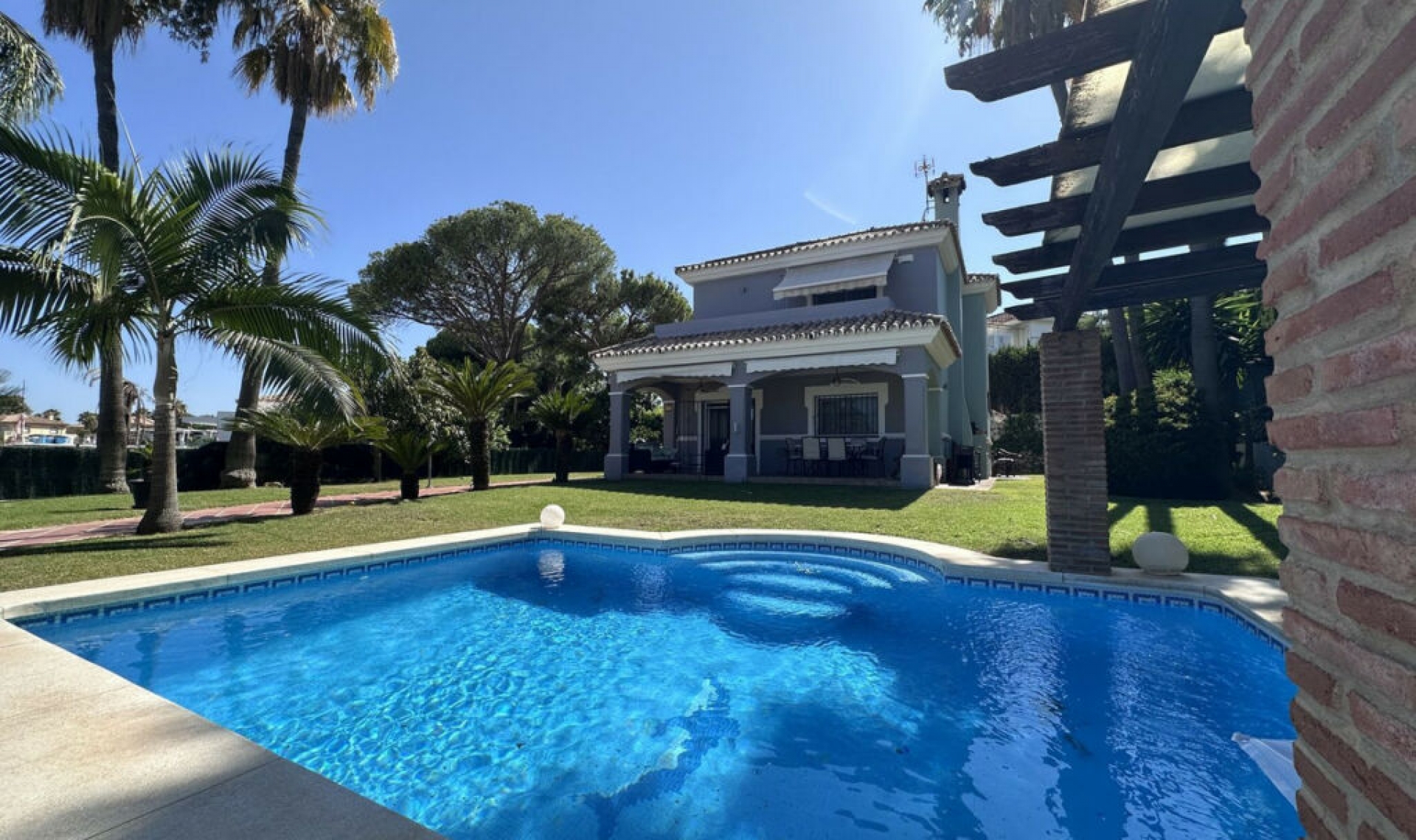 Resale - House -
Bel Air