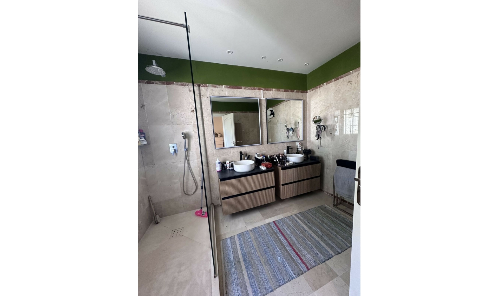 Resale - House -
Bel Air