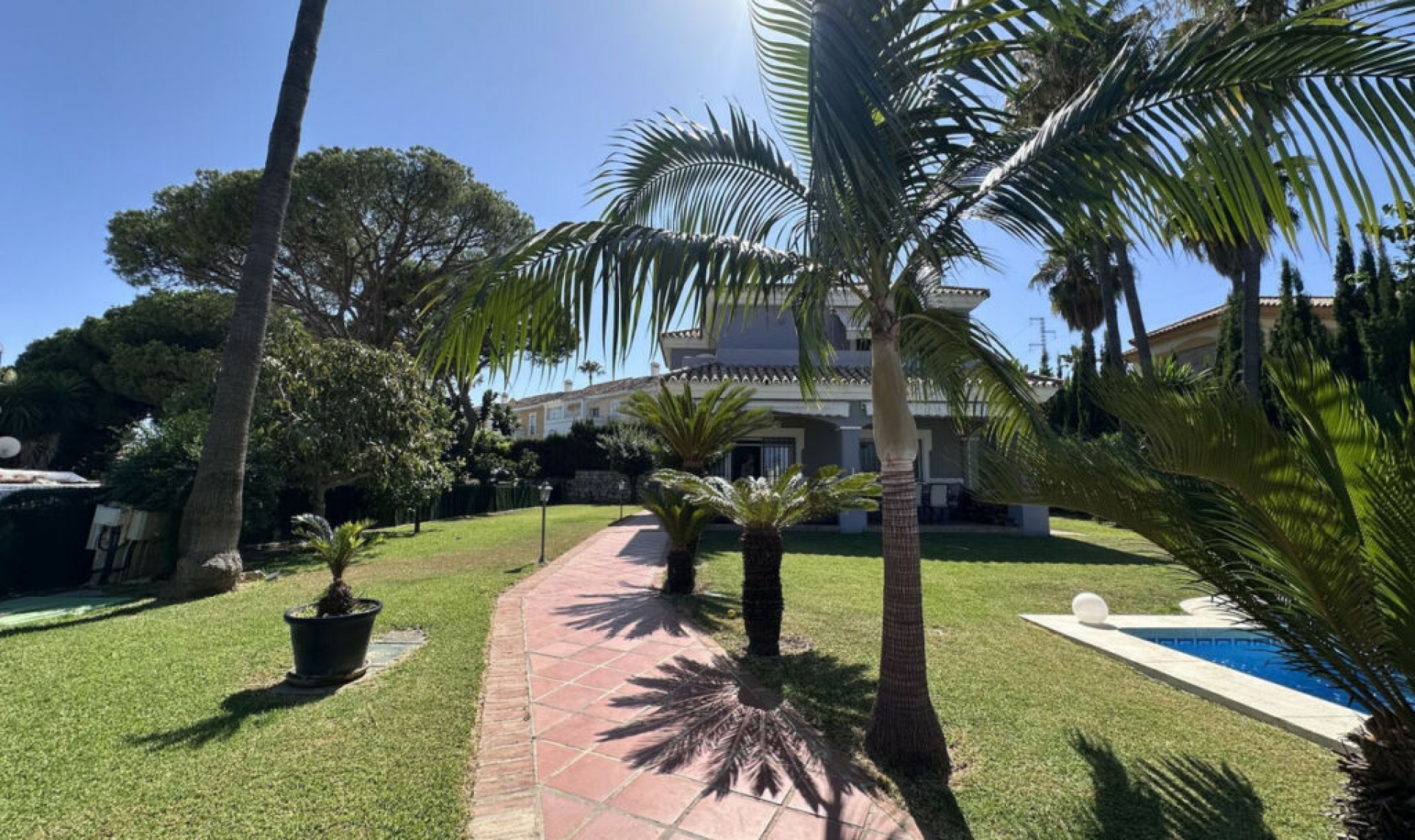 Resale - House -
Bel Air