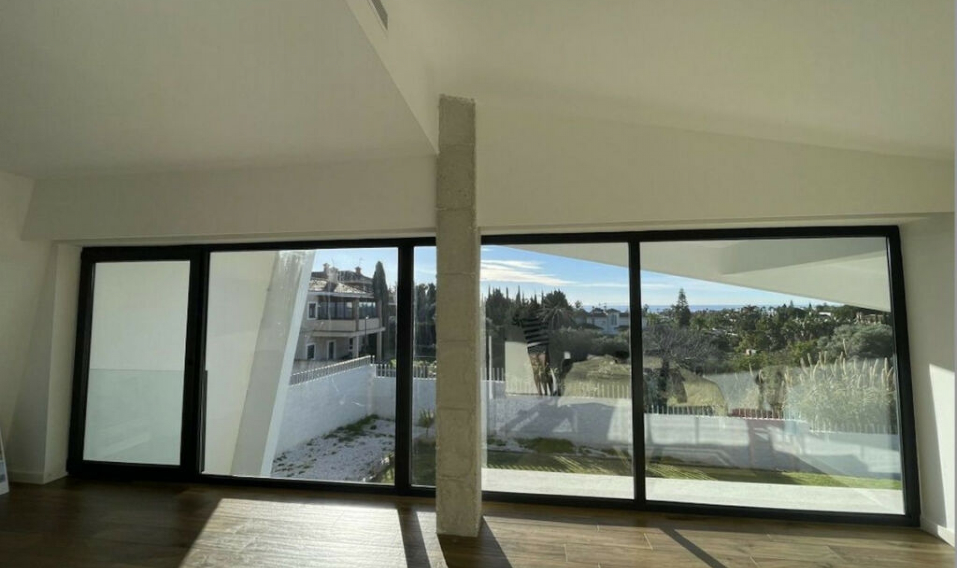 Resale - House -
Bel Air