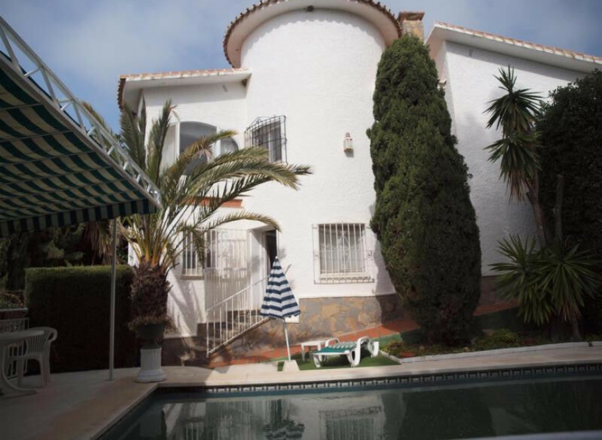 Resale - House -
Benagalbon