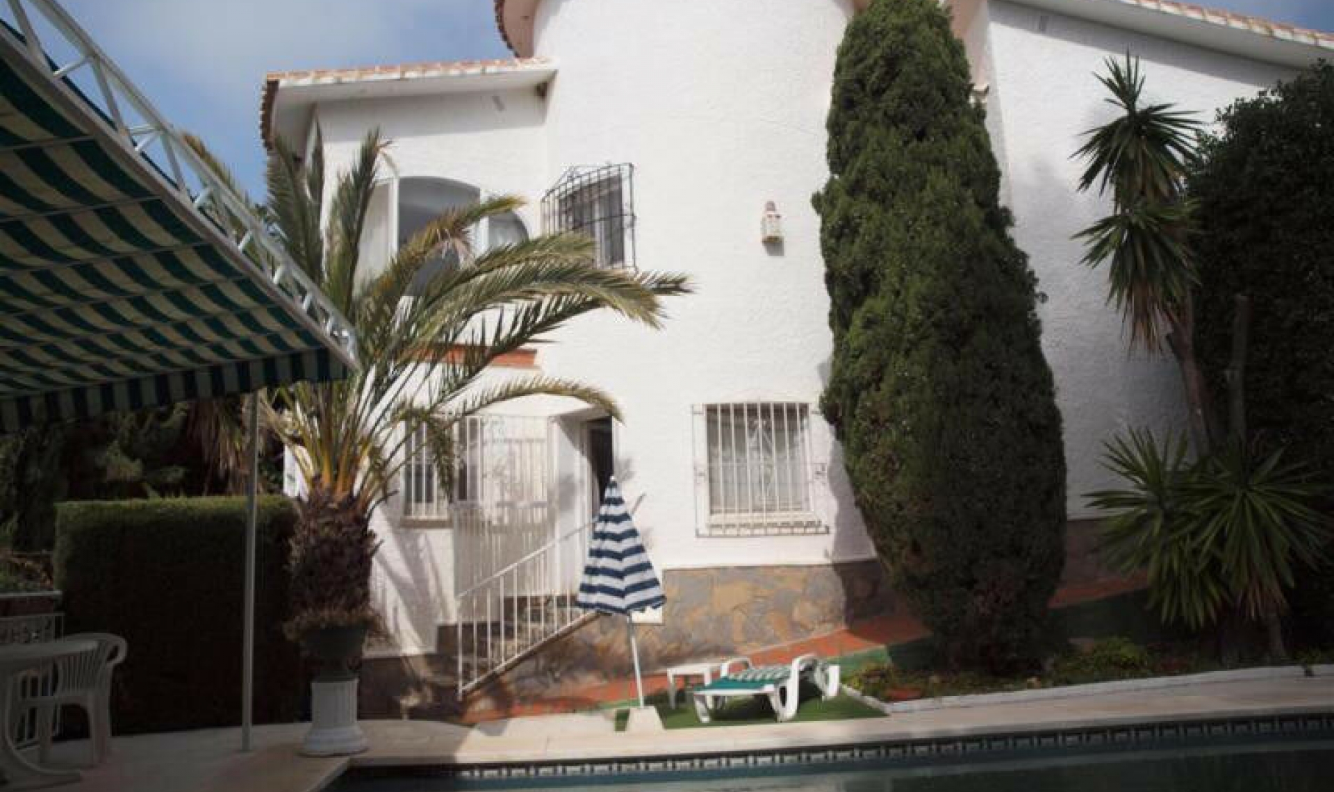 Resale - House -
Benagalbon