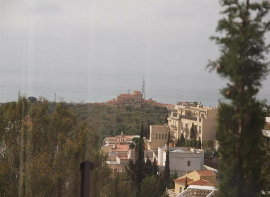 Resale - House -
Benagalbon