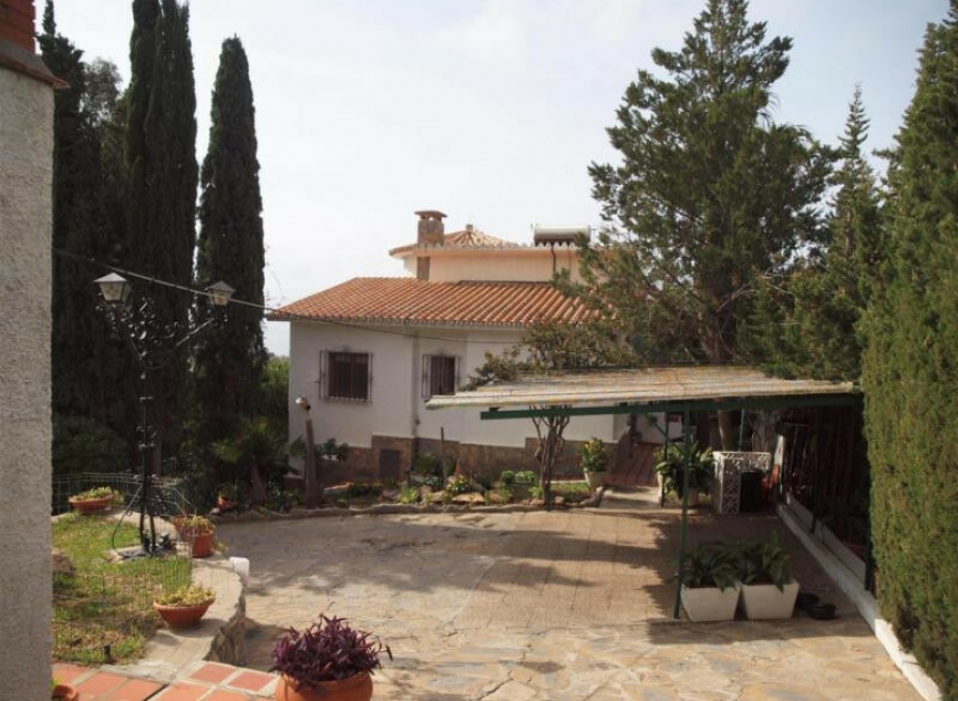 Resale - House -
Benagalbon