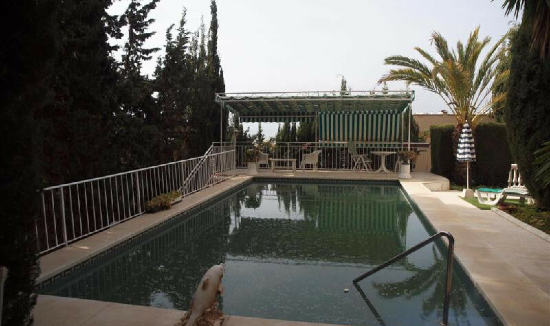 Resale - House -
Benagalbon