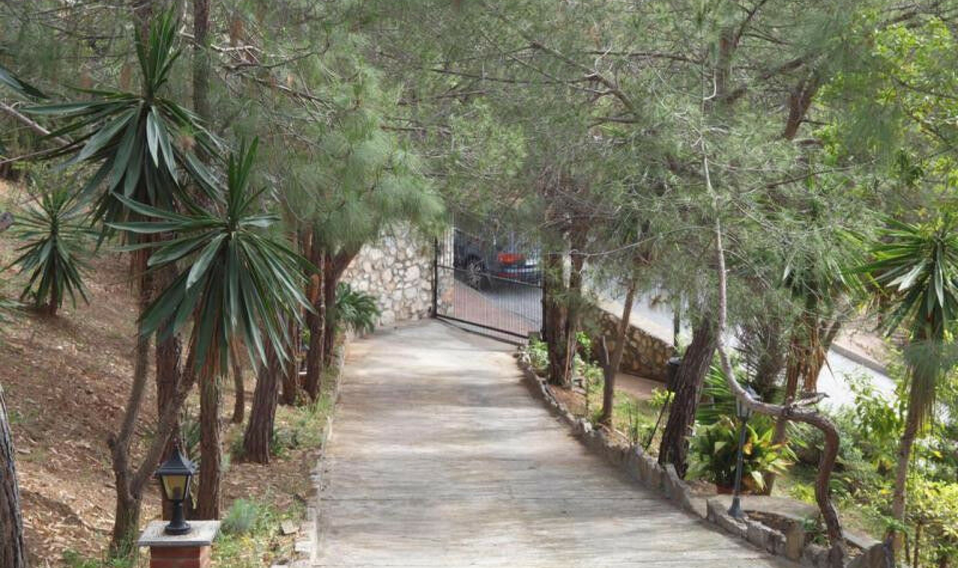 Resale - House -
Benagalbon