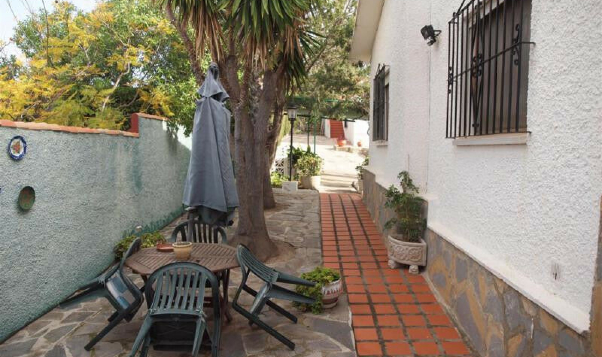 Resale - House -
Benagalbon