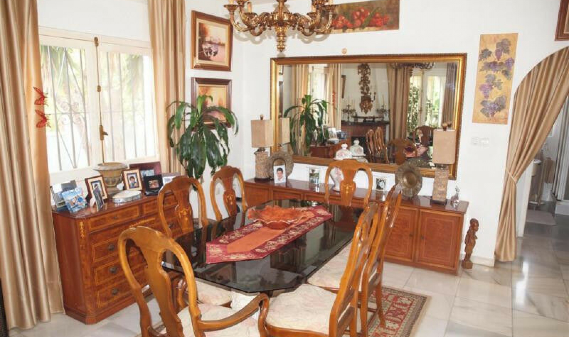 Resale - House -
Benagalbon